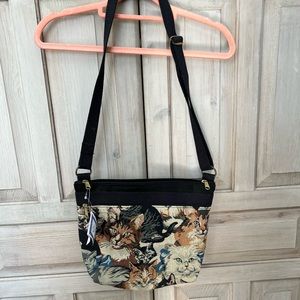 Beautiful detailed cat inspired crossbody bag.